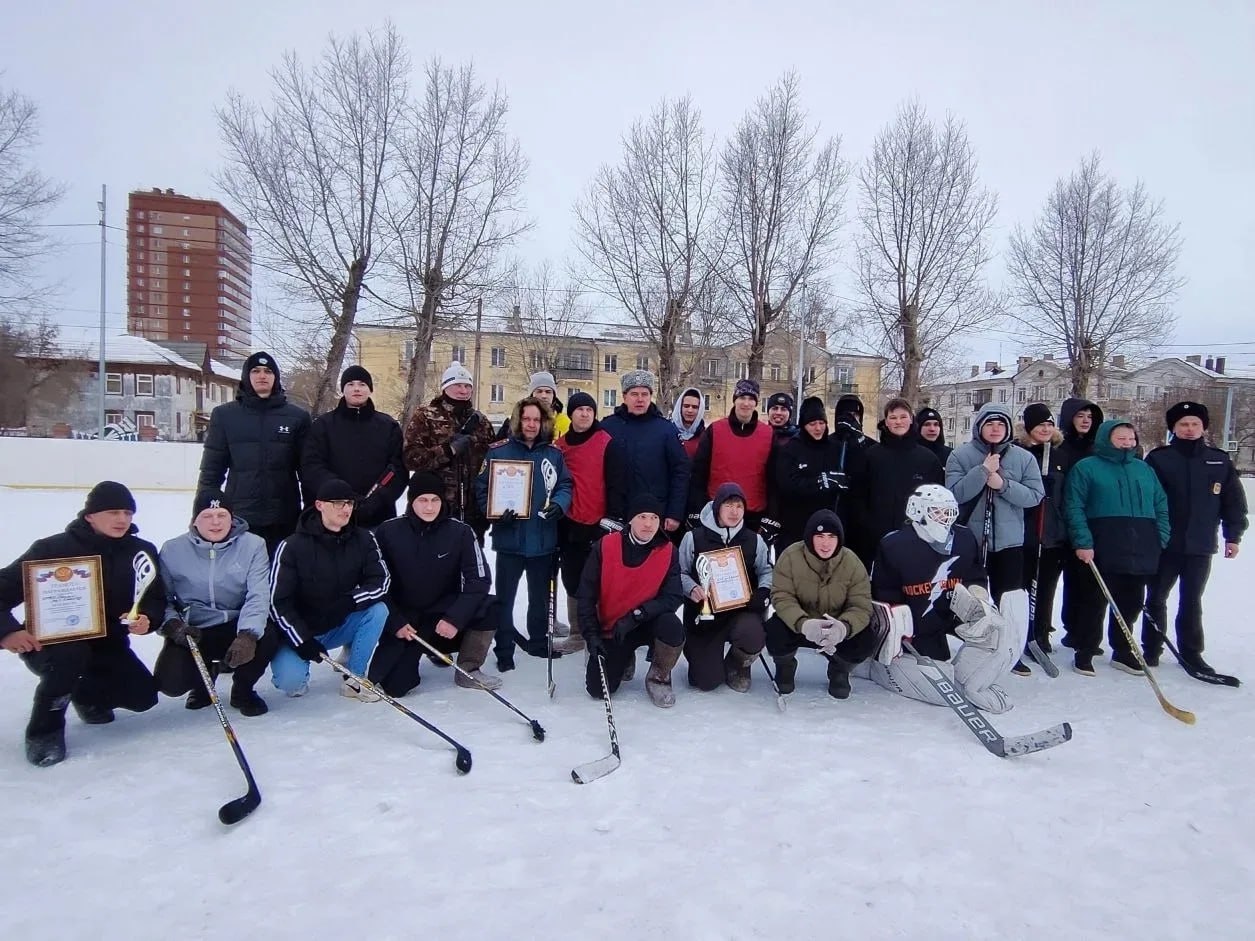 Сотрудники копейского ОМВД приняли участие в хоккейном турнире, приуроченном ко Дню защитника Отечества Сотрудники копейского ОМВД приняли участие в хоккейном турнире, приуроченном ко Дню защитника Отечества