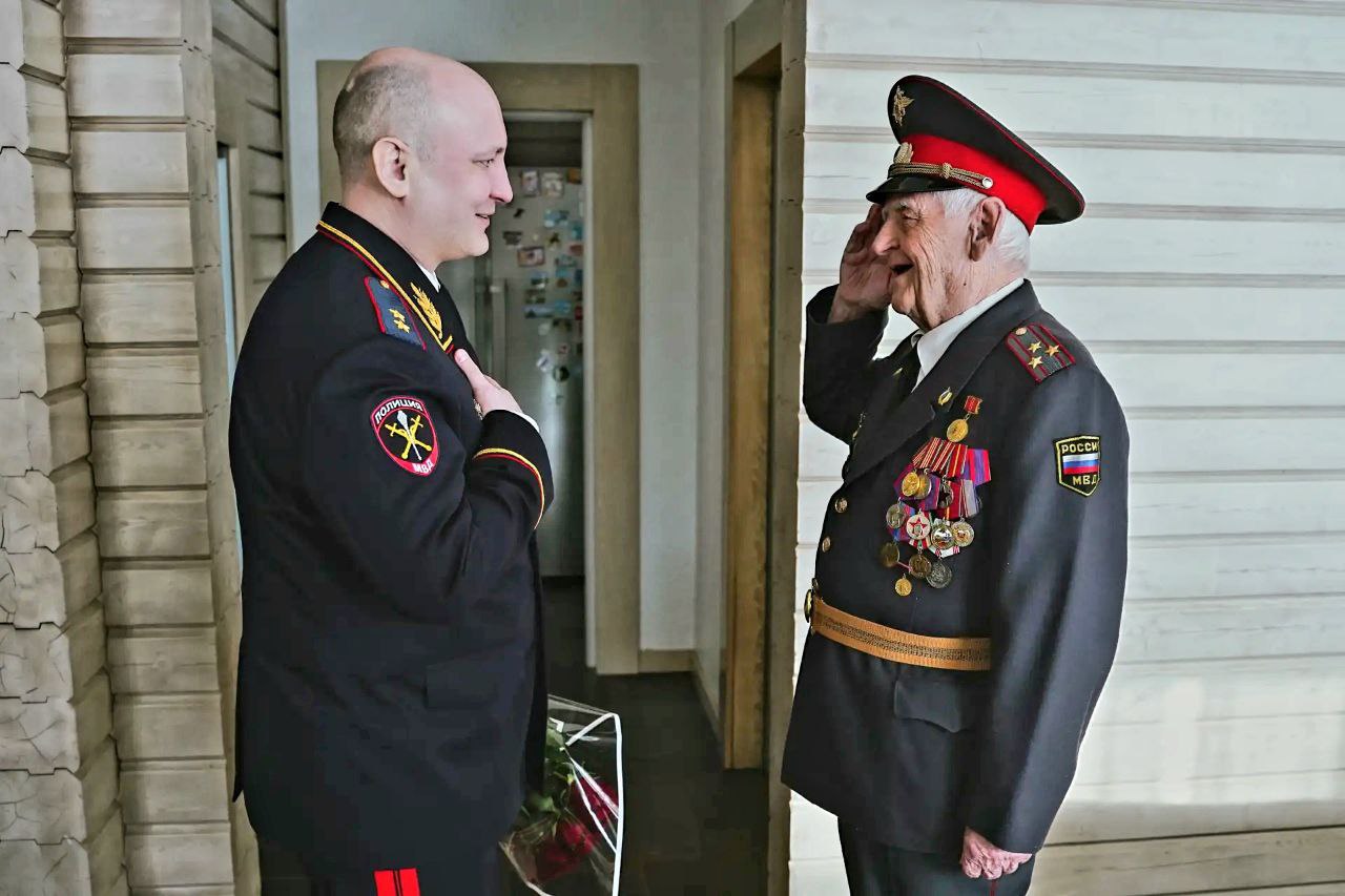 Легендарного руководителя областной Госавтоинспекции полковника милиции в отставке поздравили с юбилеем руководство Главка, ветераны и сослуживцы Легендарного руководителя областной Госавтоинспекции полковника милиции в отставке поздравили с юбилеем руководство Главка, ветераны и сослуживцы