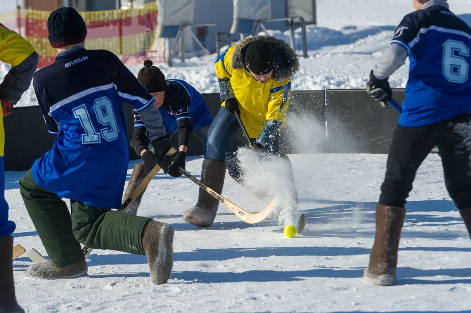 В Челябинске прошел турнир дворовых команд по хоккею на валенках, посвященный Дню защитника Отечества