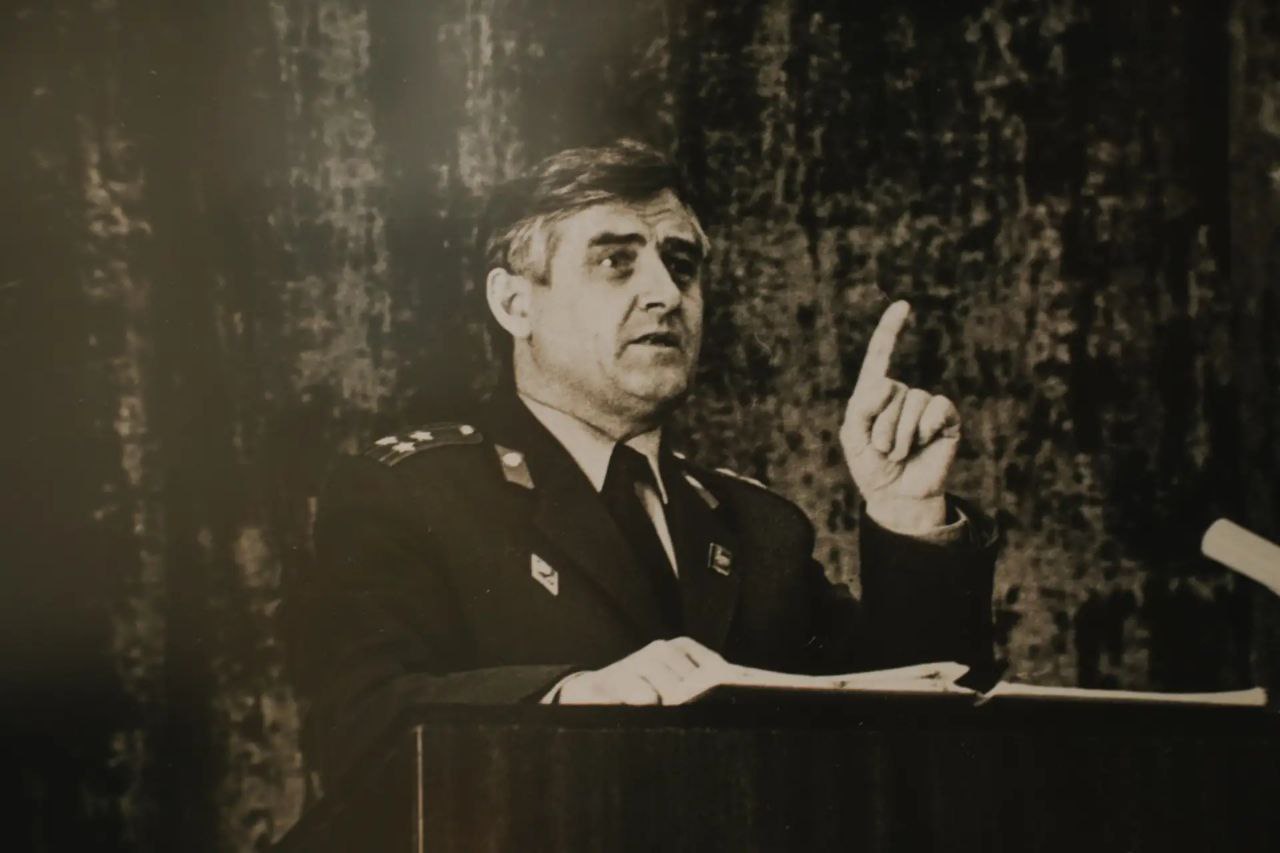 Легендарного руководителя областной Госавтоинспекции полковника милиции в отставке поздравили с юбилеем руководство Главка, ветераны и сослуживцы Легендарного руководителя областной Госавтоинспекции полковника милиции в отставке поздравили с юбилеем руководство Главка, ветераны и сослуживцы