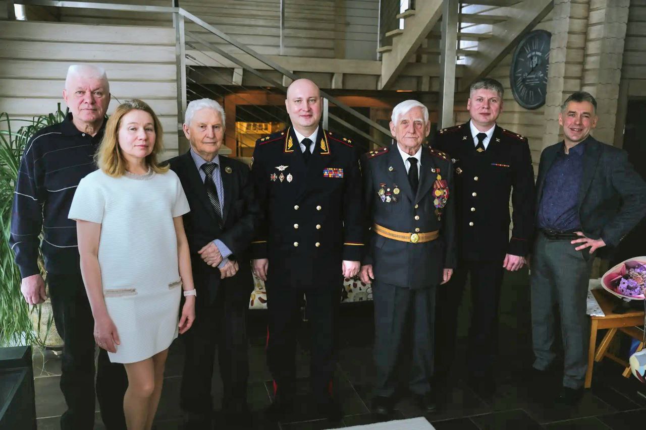 Легендарного руководителя областной Госавтоинспекции полковника милиции в отставке поздравили с юбилеем руководство Главка, ветераны и сослуживцы