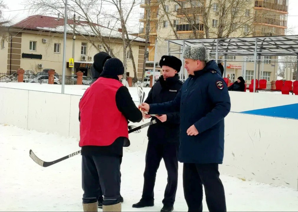 Сотрудники копейского ОМВД приняли участие в хоккейном турнире, приуроченном ко Дню защитника Отечества Сотрудники копейского ОМВД приняли участие в хоккейном турнире, приуроченном ко Дню защитника Отечества
