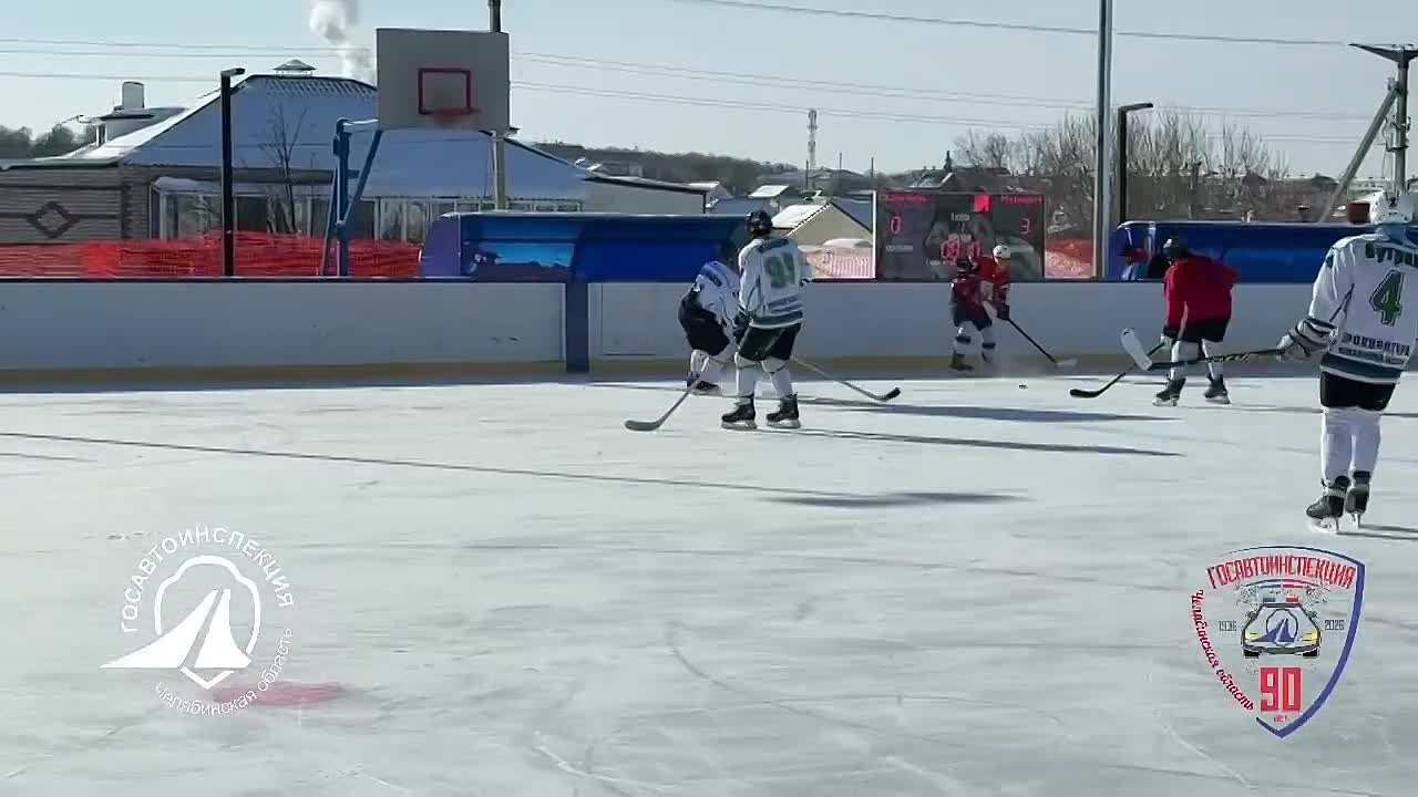 Сегодня в Сосновском районе проходит игровой тур на открытом воздухе чемпионата офицерской хоккейной лиги с участием команд силовых структур и правоохранительных органов региона