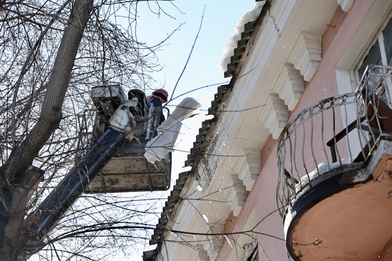 Штраф до 300 тысяч за сосульки на крышах заплатят управляйки в Челябинске