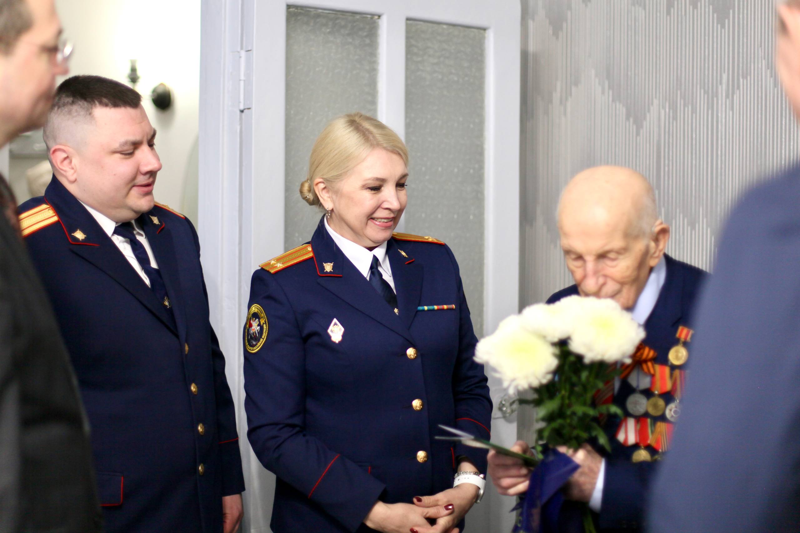 Офицеры СУ СК России по Челябинской области поздравили Николая Егоровича Шайбалова со 100-летием Офицеры СУ СК России по Челябинской области поздравили Николая Егоровича Шайбалова со 100-летием