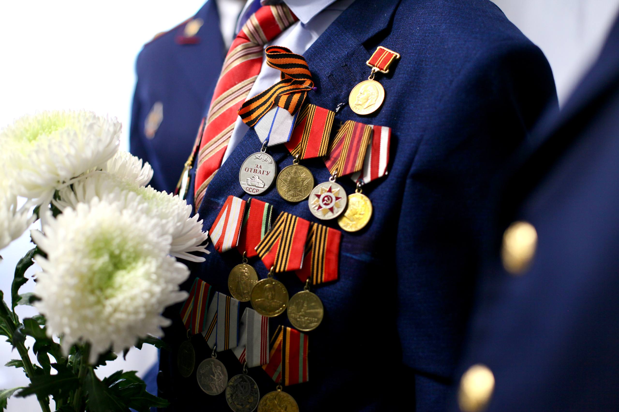 Офицеры СУ СК России по Челябинской области поздравили Николая Егоровича Шайбалова со 100-летием Офицеры СУ СК России по Челябинской области поздравили Николая Егоровича Шайбалова со 100-летием