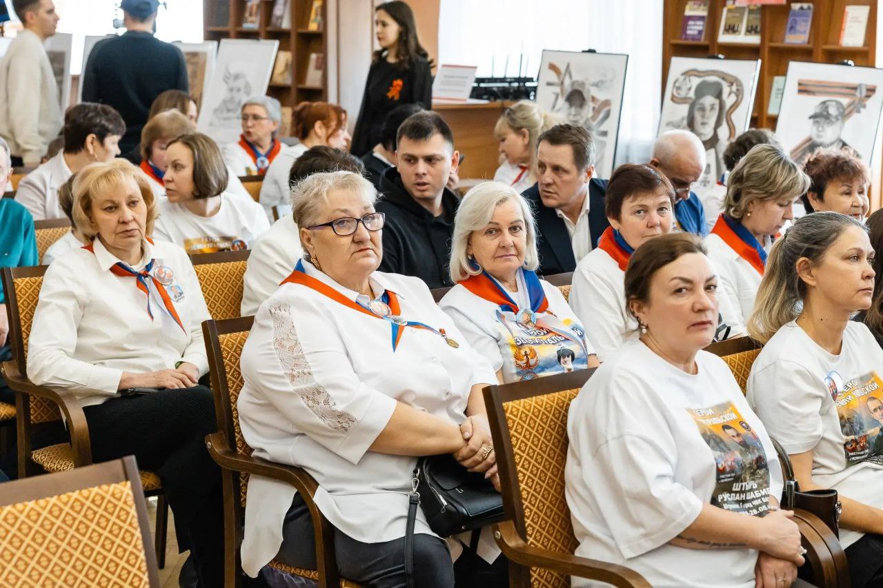 Выставка «Уральские герои СВО. Память в рисунках детей» открылась в Челябинске Выставка «Уральские герои СВО. Память в рисунках детей» открылась в Челябинске