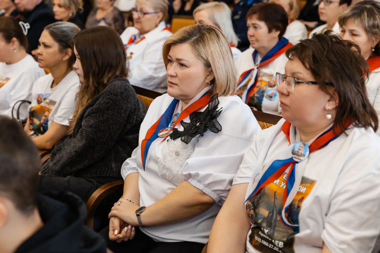 Выставка «Уральские герои СВО. Память в рисунках детей» открылась в Челябинске Выставка «Уральские герои СВО. Память в рисунках детей» открылась в Челябинске