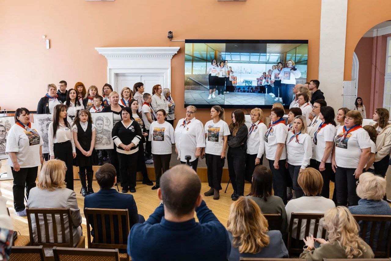 Выставка «Уральские герои СВО. Память в рисунках детей» открылась в Челябинске Выставка «Уральские герои СВО. Память в рисунках детей» открылась в Челябинске