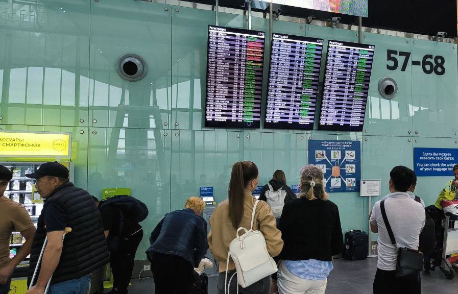 Что делать при задержке рейса и как защитить свои деньги