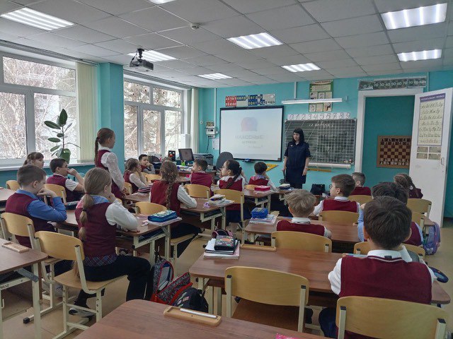 В Снежинске сотрудники полиции в игровой форме обучили младшеклассников основам кибергигиены В Снежинске сотрудники полиции в игровой форме обучили младшеклассников основам кибергигиены