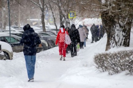 Доброе утро!. Согласно прогнозам синоптиков, последний день рабочей недели в Челябинске и на Южном Урале выдастся облачным и снежным