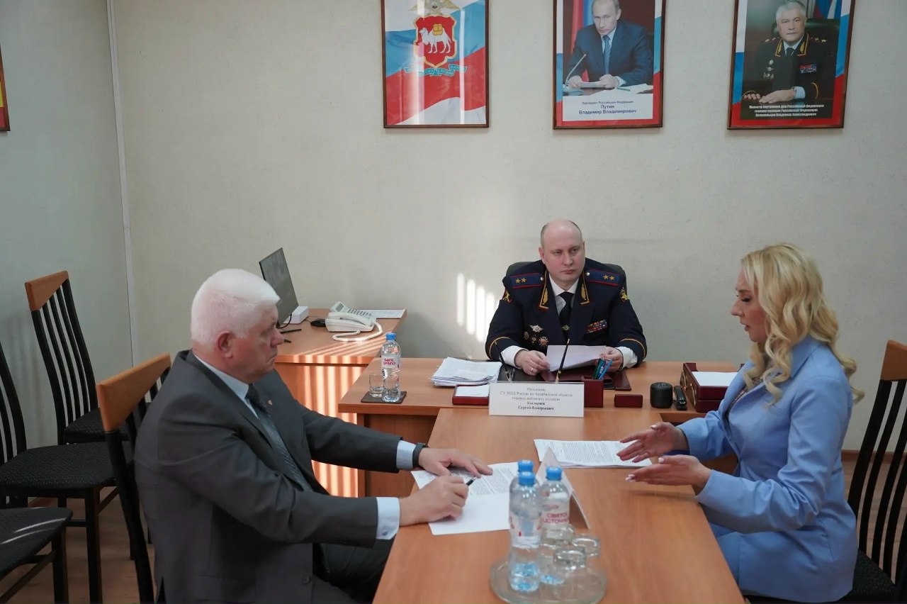 Начальник Главка Сергей Космачев и представитель Общественного совета Сергей Курышев провели прием граждан Начальник Главка Сергей Космачев и представитель Общественного совета Сергей Курышев провели прием граждан