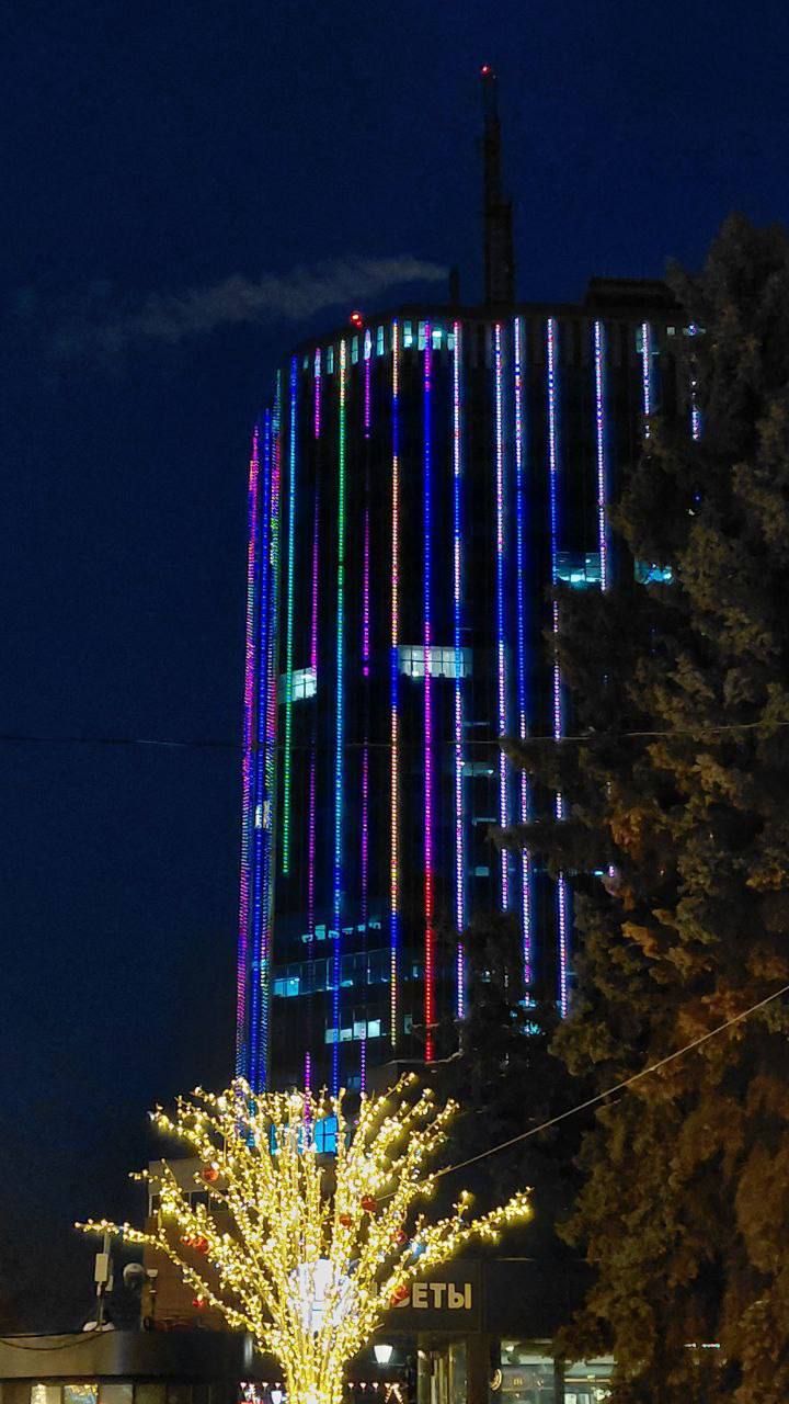 «Челябинск-СИТИ» зажегся в поддержку редких людей