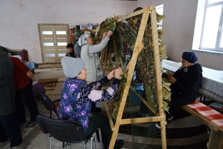 В деревне Айбатова ветераны СВО подключили к свету мечеть, где плетут сети для бойцов
