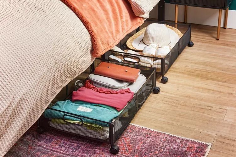 Советы по сохранению летней одежды в холода