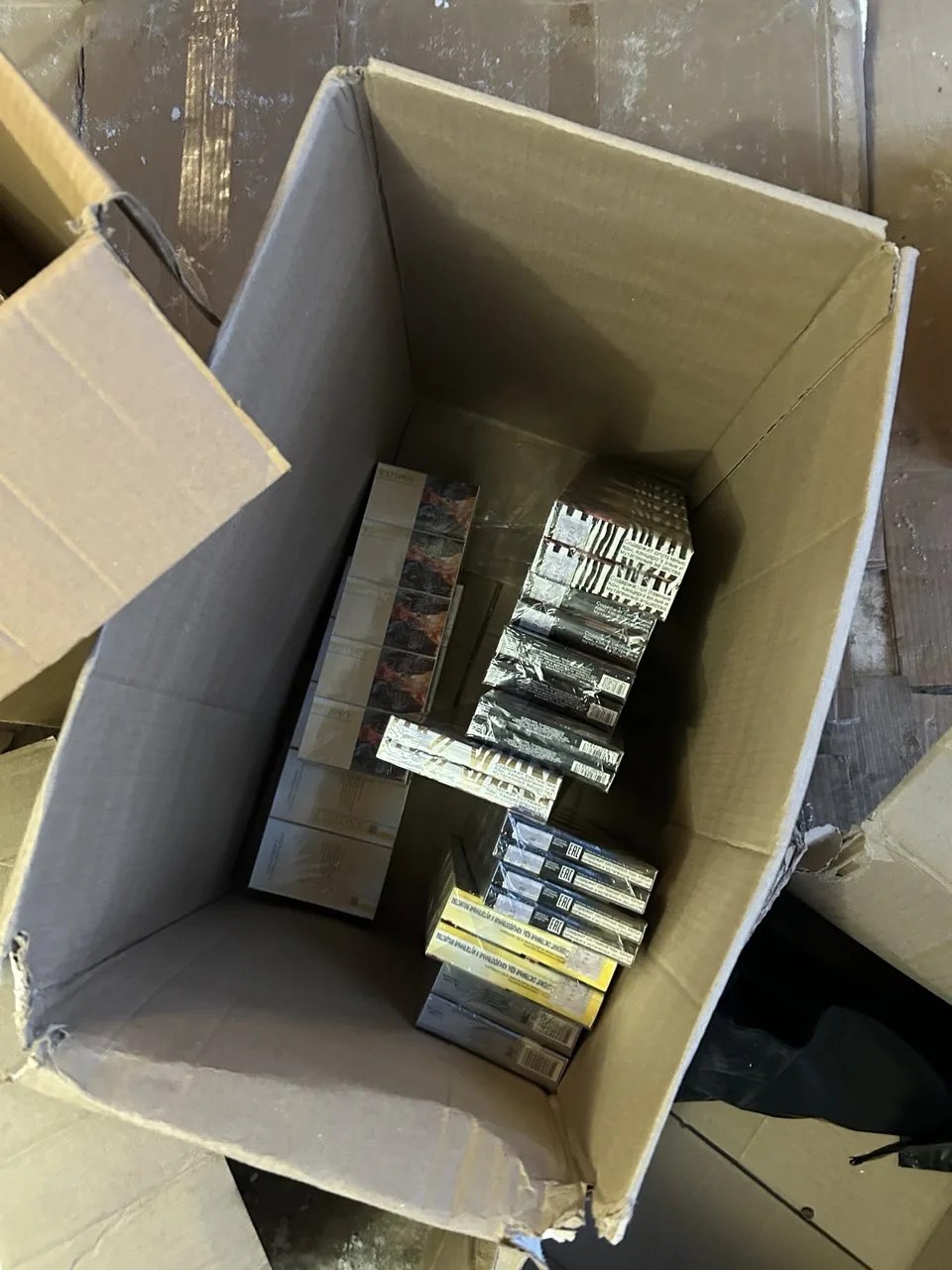 В Златоусте полицейские пресекли незаконный оборот немаркированной табачной продукции на сумму более 1,1 миллиона рублей В Златоусте полицейские пресекли незаконный оборот немаркированной табачной продукции на сумму более 1,1 миллиона рублей