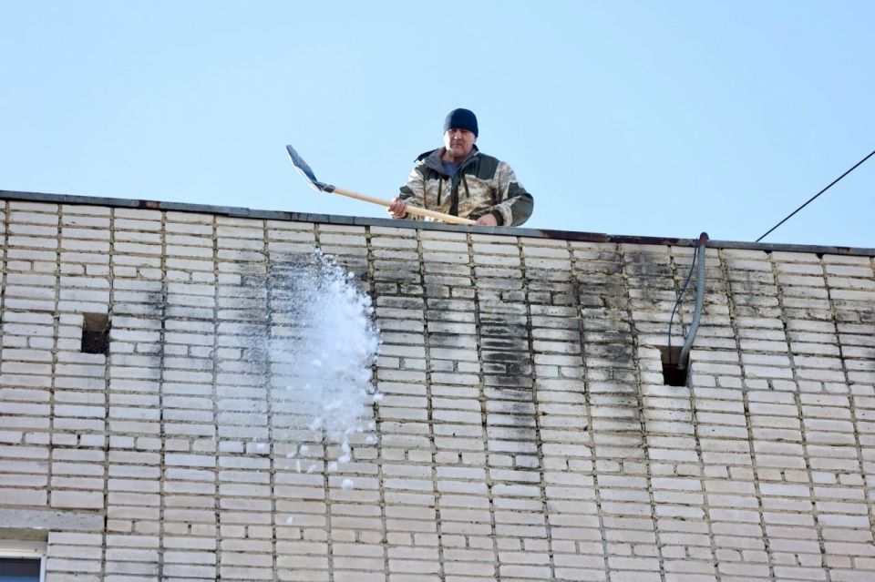 Повторно очистить крыши от снега придется управляющим компаниям Челябинска