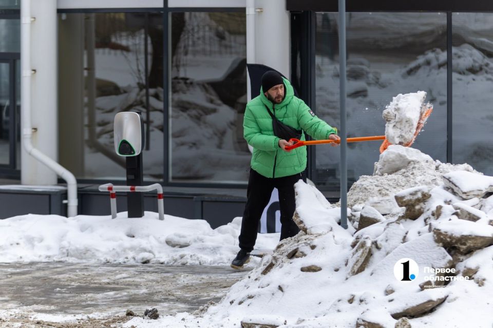 Челябинцы жалуются на неубранный с улиц снег