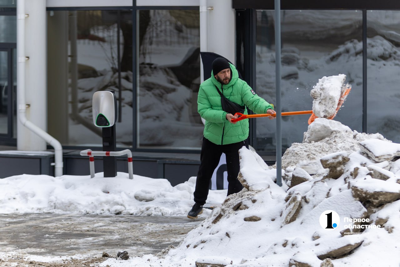 Челябинцы жалуются на неубранный с улиц снег