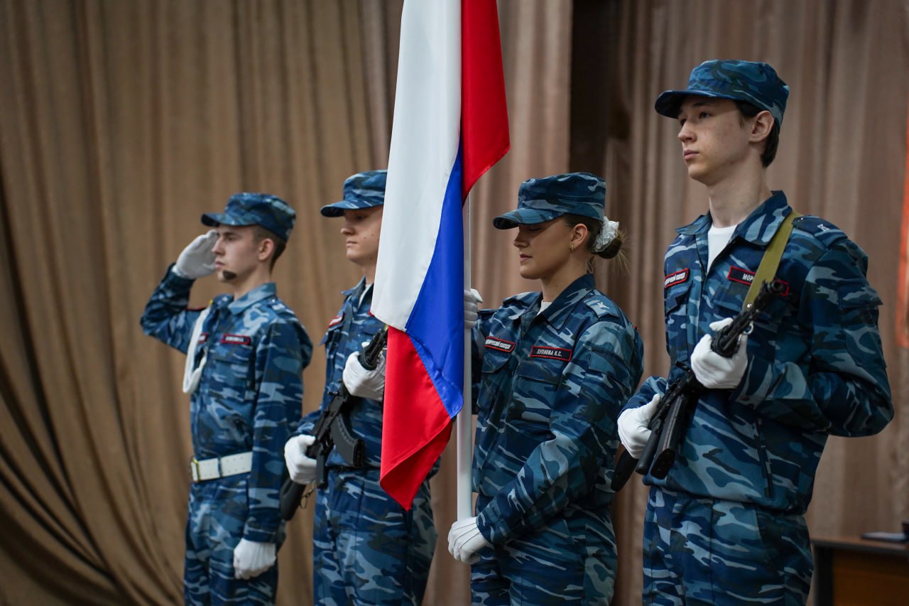 Заместитель начальника ГУ МВД России по Челябинской области вручил дипломы выпускникам Академического колледжа Заместитель начальника ГУ МВД России по Челябинской области вручил дипломы выпускникам Академического колледжа