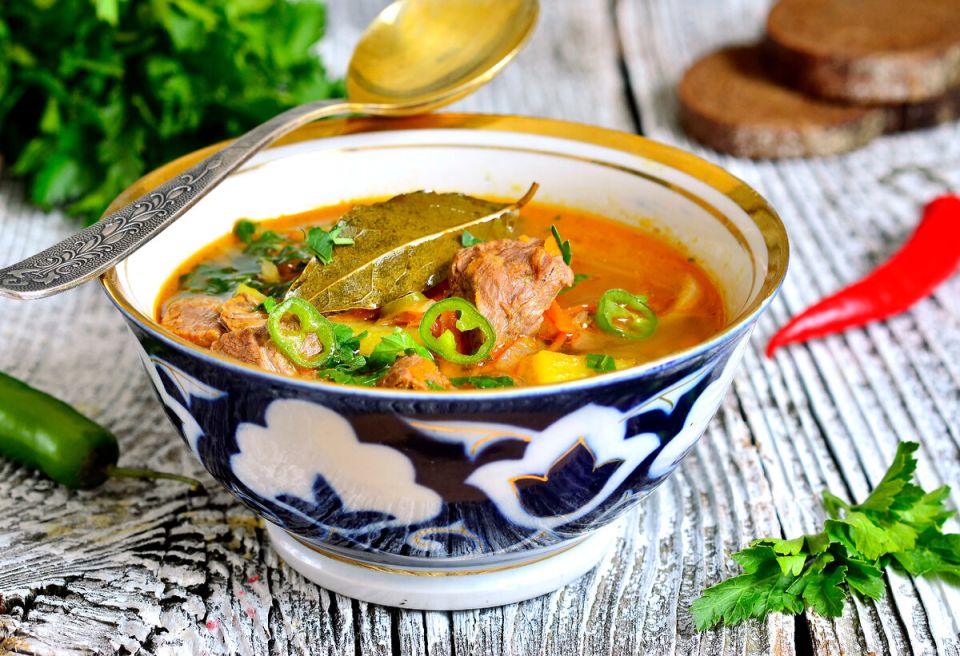Восточный вкус: шурпа из свинины на вашей кухне