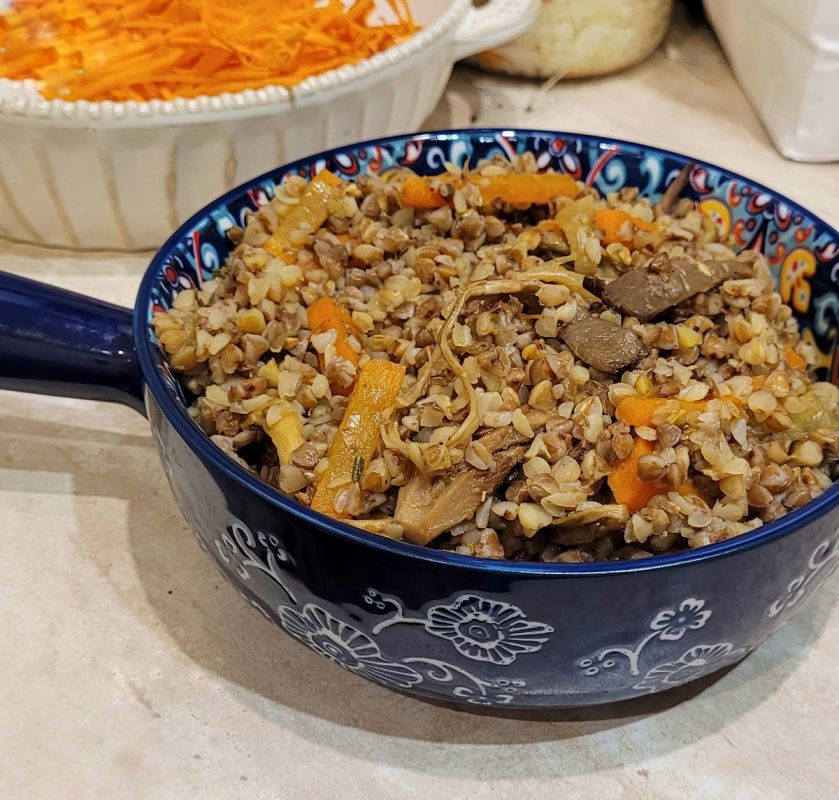 Вкусный плов на гречке: неожиданный вегетарианский рецепт для всей семьи