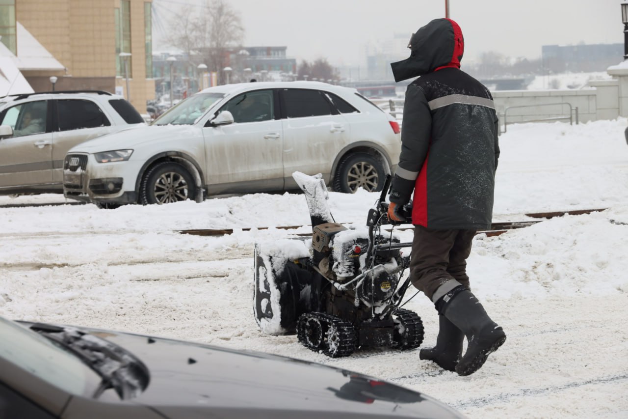 Фотограф заснял интенсивную уборку Челябинска после сильного снегопада Фотограф заснял интенсивную уборку Челябинска после сильного снегопада