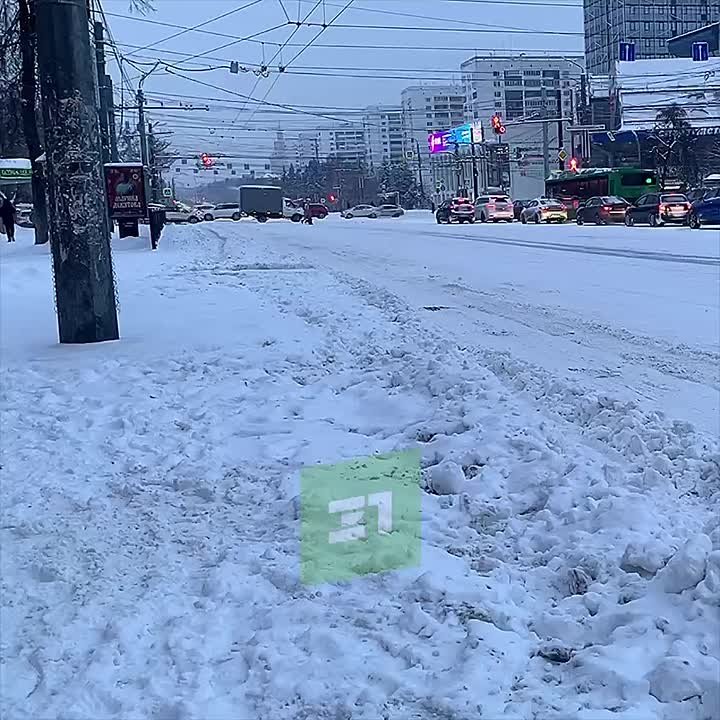 Челябинск завалило снегом. Осадки продолжаются со вчерашнего вечера