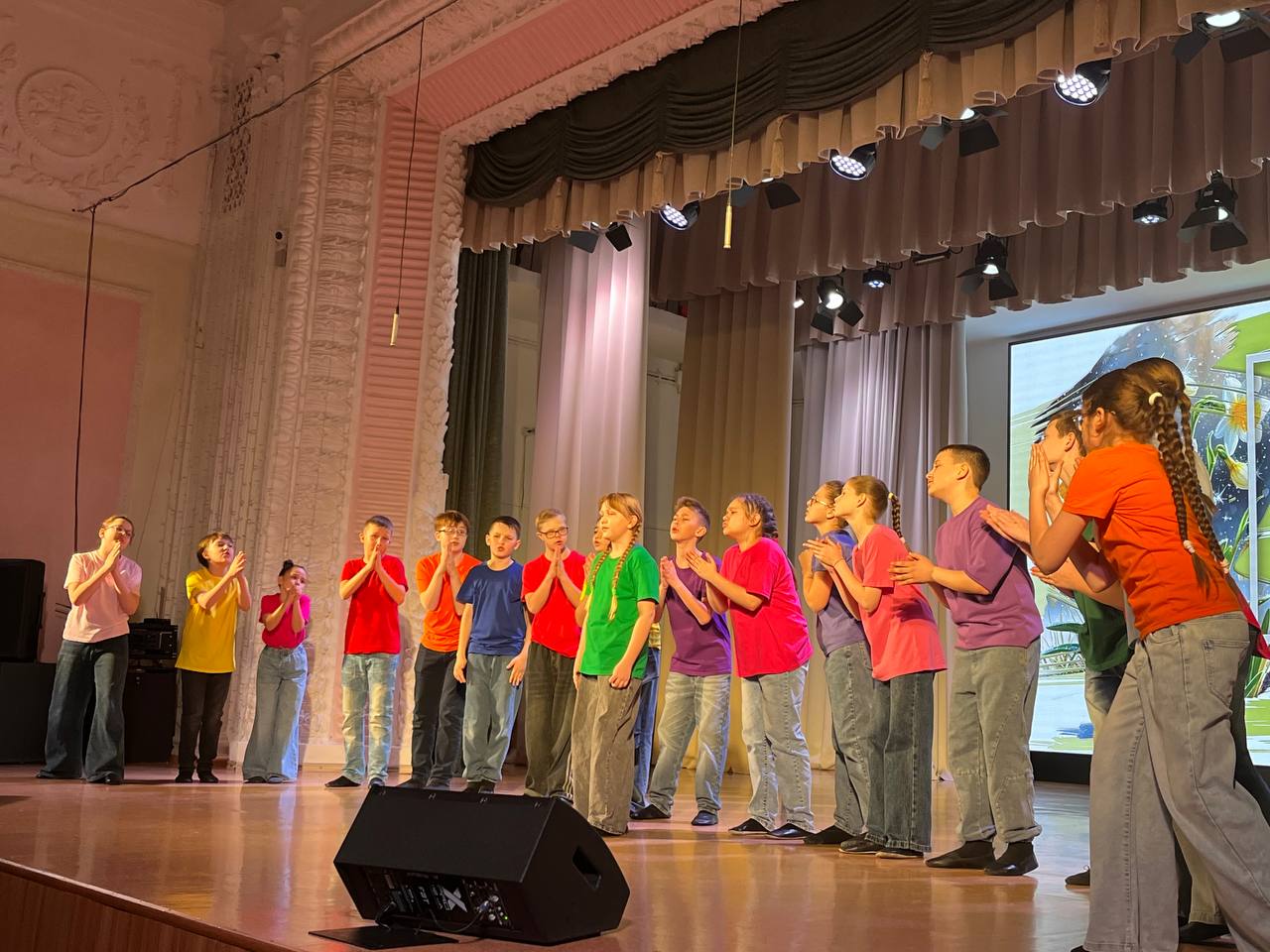 В Копейске состоялся концерт «В лучах весны» В Копейске состоялся концерт «В лучах весны»