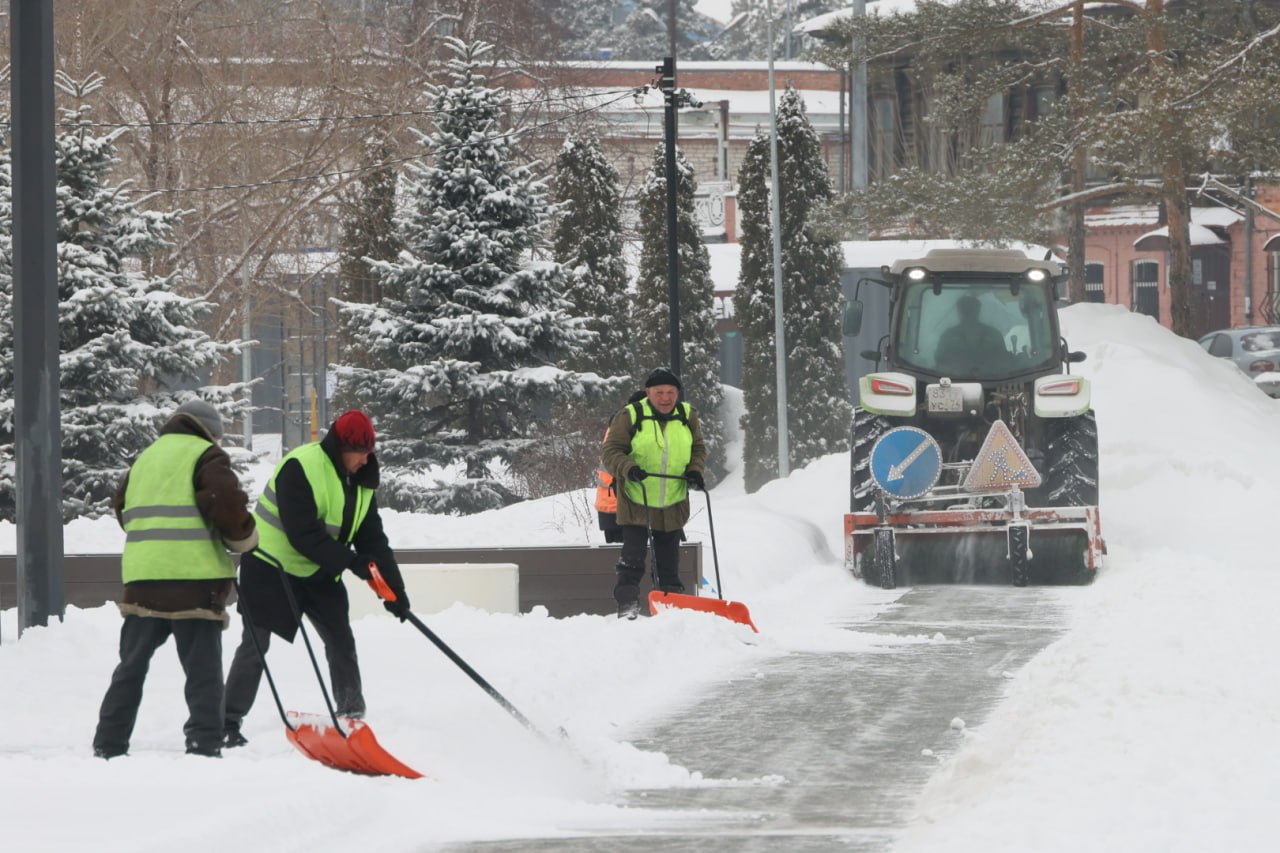 Фотограф заснял интенсивную уборку Челябинска после сильного снегопада Фотограф заснял интенсивную уборку Челябинска после сильного снегопада