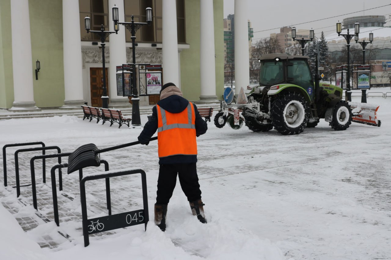 Фотограф заснял интенсивную уборку Челябинска после сильного снегопада Фотограф заснял интенсивную уборку Челябинска после сильного снегопада
