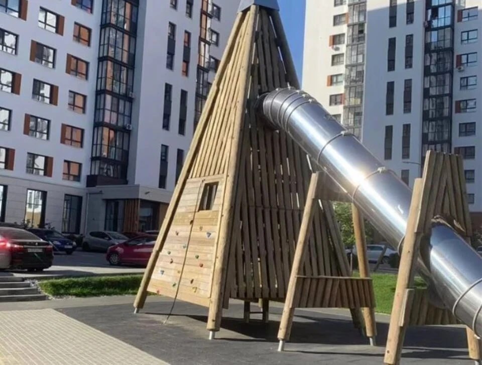 УК заплатит 400 тысяч рублей семье ребенка, упавшего на игровой площадке в Челябинске