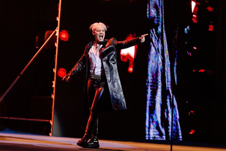 � ���������� ���������� ���, � � ������� �������� ��������� ����: SHAMAN� � ��������� ���� �� ��� ������