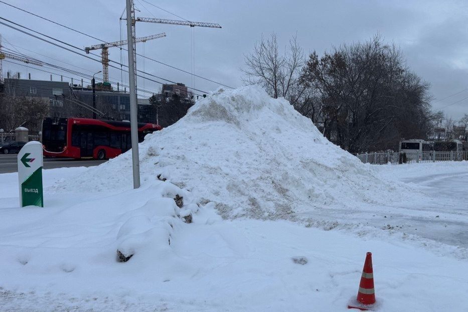 Штраф за сугробы: челябинские компании заплатили сотни тысяч за забытые снежные кучи