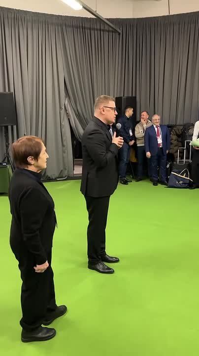 Алексей Текслер поздравил фигуристок с наступающим 8 Марта