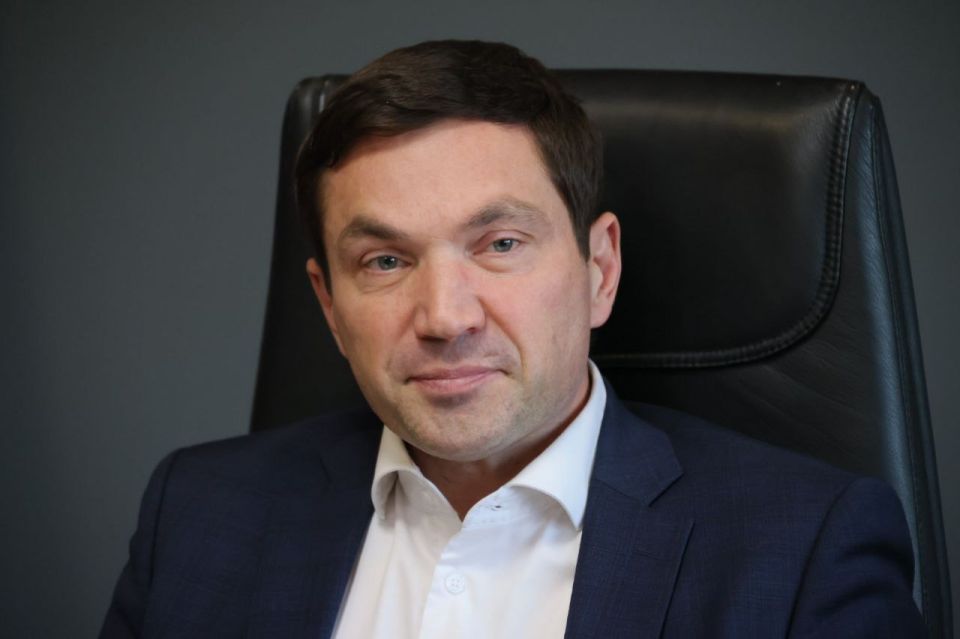 Глава Челябинска Алексей Лошкин поздравил жительниц города с 8 марта