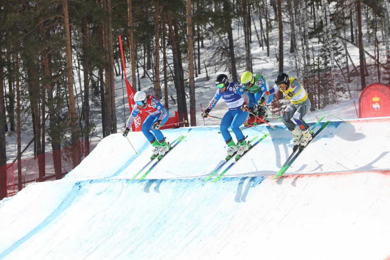 Китайские спортсмены прибыли на Урал для участия в Кубке чемпионов по ски-кроссу