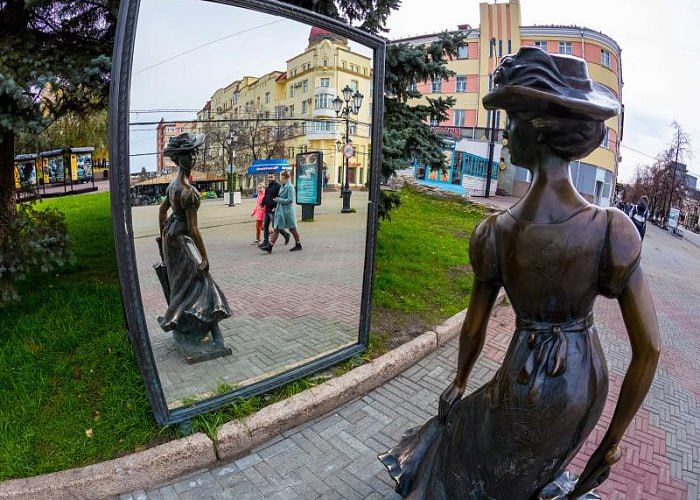 Пять очаровательных женских скульптур нашли в Челябинске