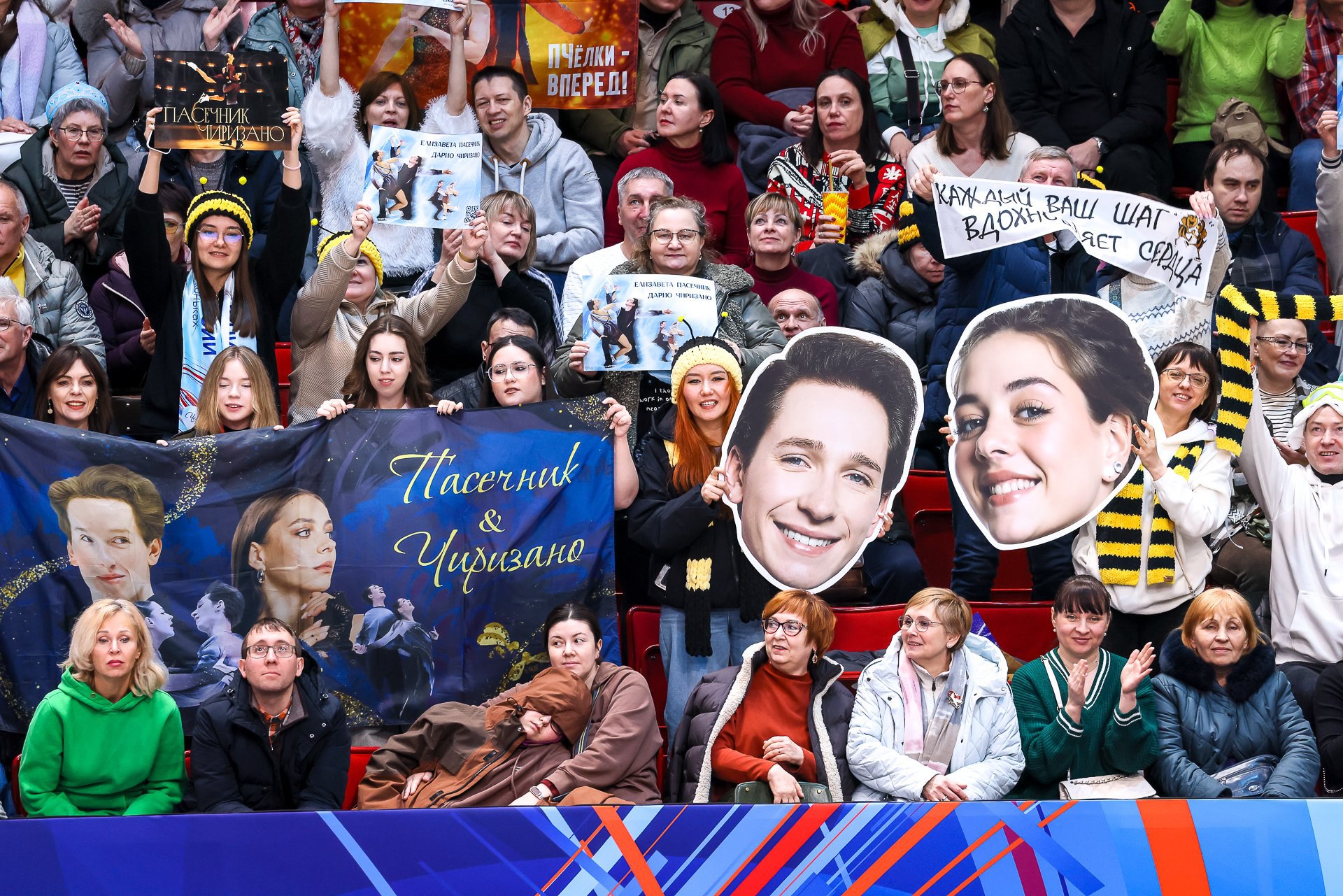 Падения, взлеты и зажигательные «па» — так прошел третий соревновательный день Финала Гран-При по фигурному катанию в Челябинске Падения, взлеты и зажигательные «па» — так прошел третий соревновательный день Финала Гран-При по фигурному катанию в Челябинске