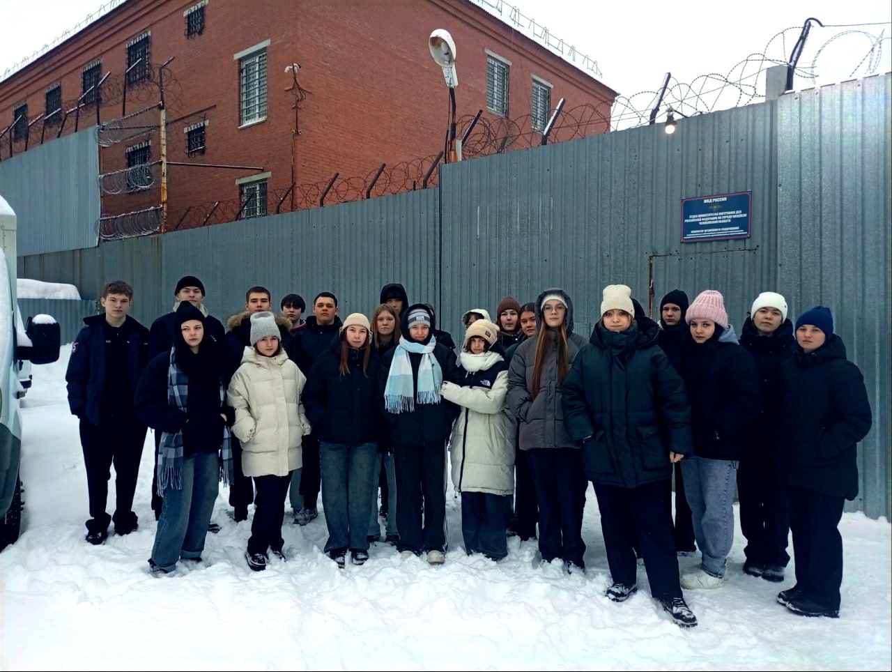 В Копейске полицейские провели экскурсию в изоляторе временного содержания для студентов