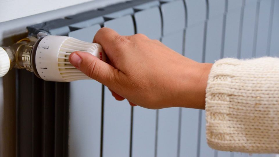 Хозяйкам Челябинска объяснили, почему нельзя сушить вещи на батарее