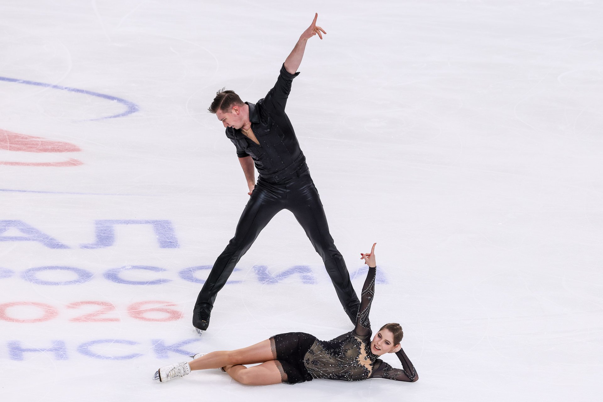 Падения, взлеты и зажигательные «па» — так прошел третий соревновательный день Финала Гран-При по фигурному катанию в Челябинске Падения, взлеты и зажигательные «па» — так прошел третий соревновательный день Финала Гран-При по фигурному катанию в Челябинске