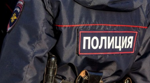 В Коркино полицейский по решеткам забрался на балкон и спас заблокированную пенсионерку