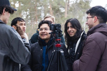 «Очень скучаю по острой пище»: мексиканец приехал учиться музыке в Челябинск и стал героем фильма об иностранцах