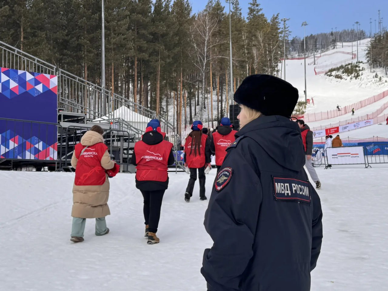 В Миассе полицейские обеспечивают охрану общественного порядка во время проведения Кубка чемпионов по ски-кроссу В Миассе полицейские обеспечивают охрану общественного порядка во время проведения Кубка чемпионов по ски-кроссу