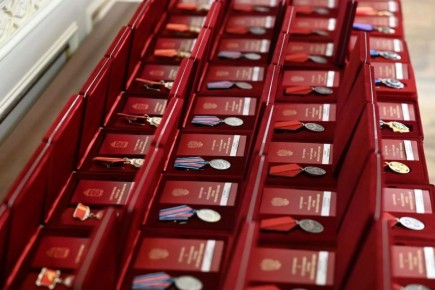 Алексей Текслер вручил госнаграды ученым и врачам в Челябинске