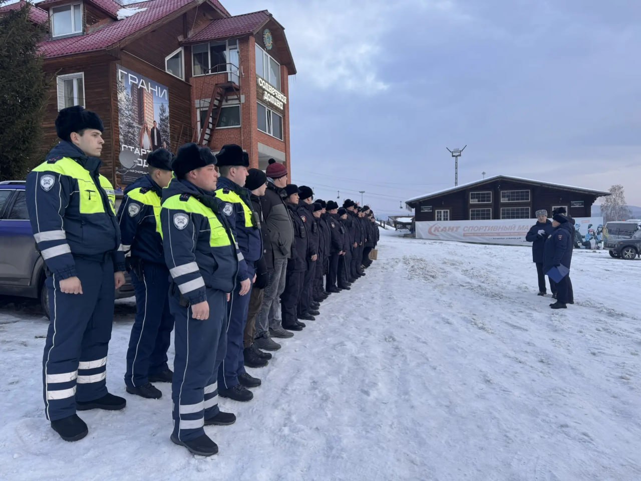 В Миассе полицейские обеспечивают охрану общественного порядка во время проведения Кубка чемпионов по ски-кроссу В Миассе полицейские обеспечивают охрану общественного порядка во время проведения Кубка чемпионов по ски-кроссу