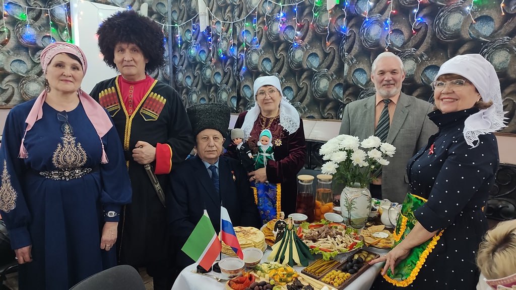 Ветераны златоустовской полиции покорили кулинарный конкурс чеченским столом