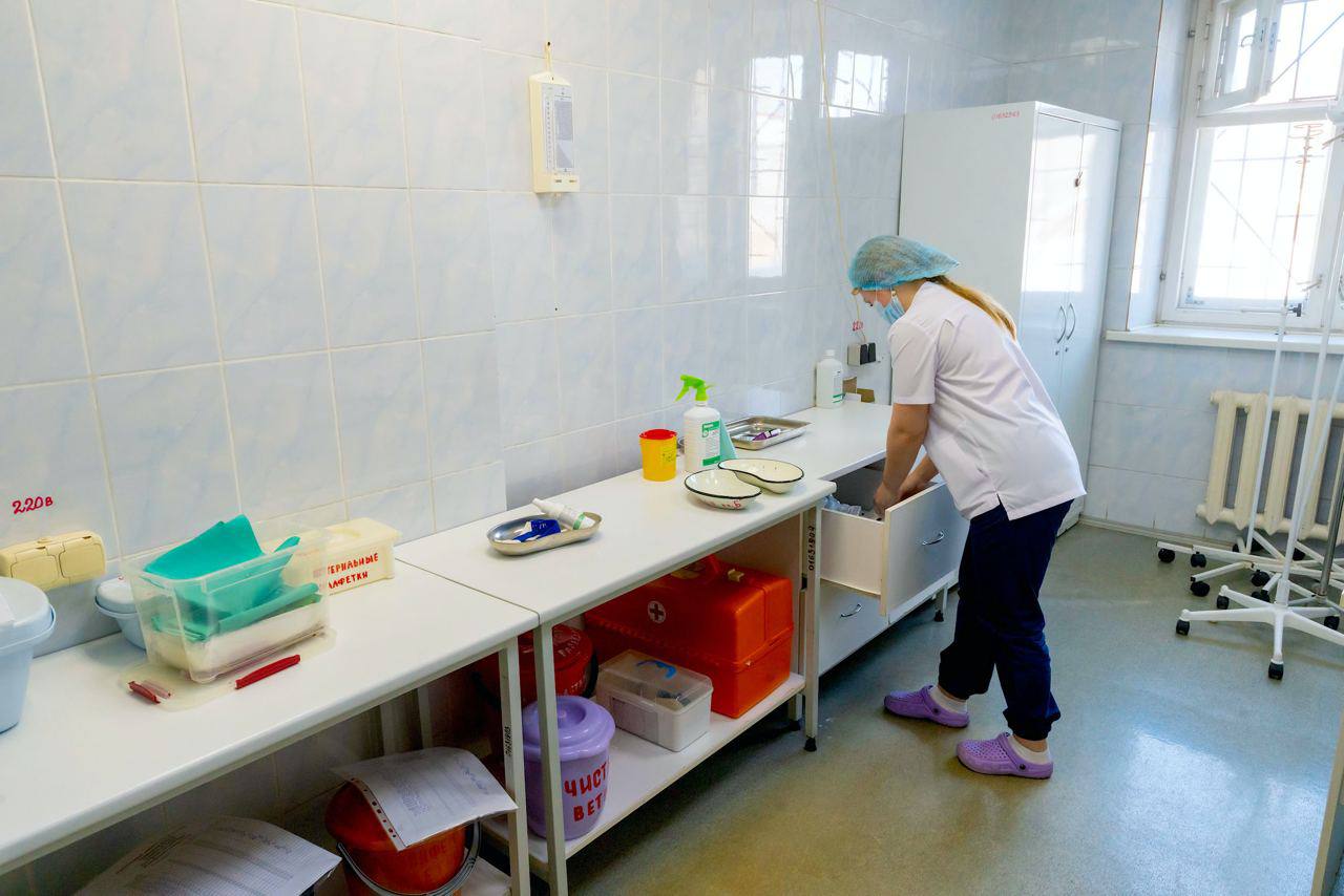 В России предложили отменить цветные халаты для врачей